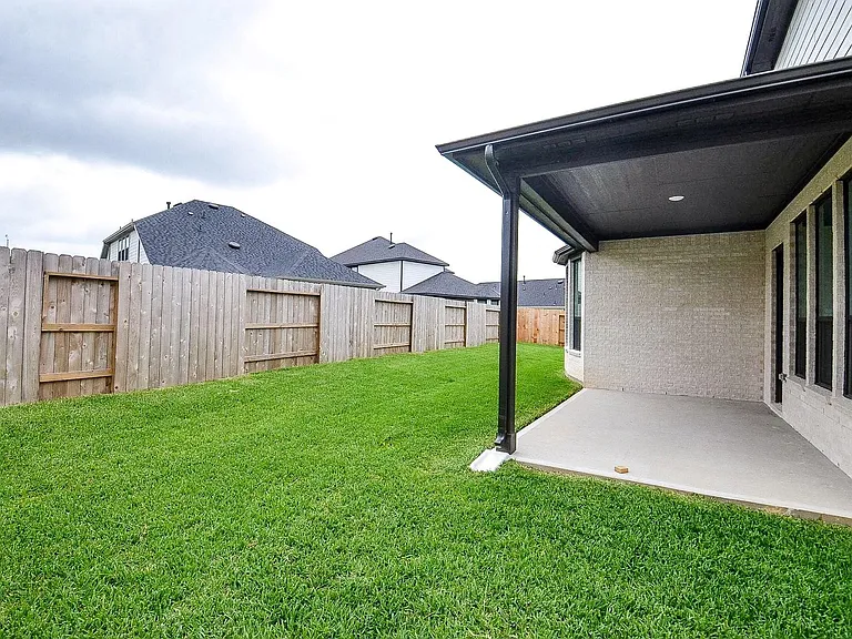 3811 Hermitage Dr — Photo 5