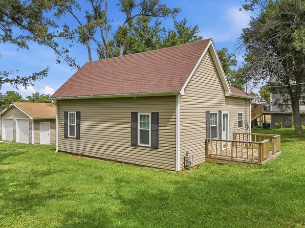 102 Grove St, Crescent, IA 51526