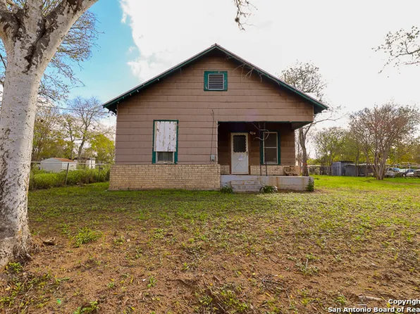 625 Avenue D, Poteet, TX 78065