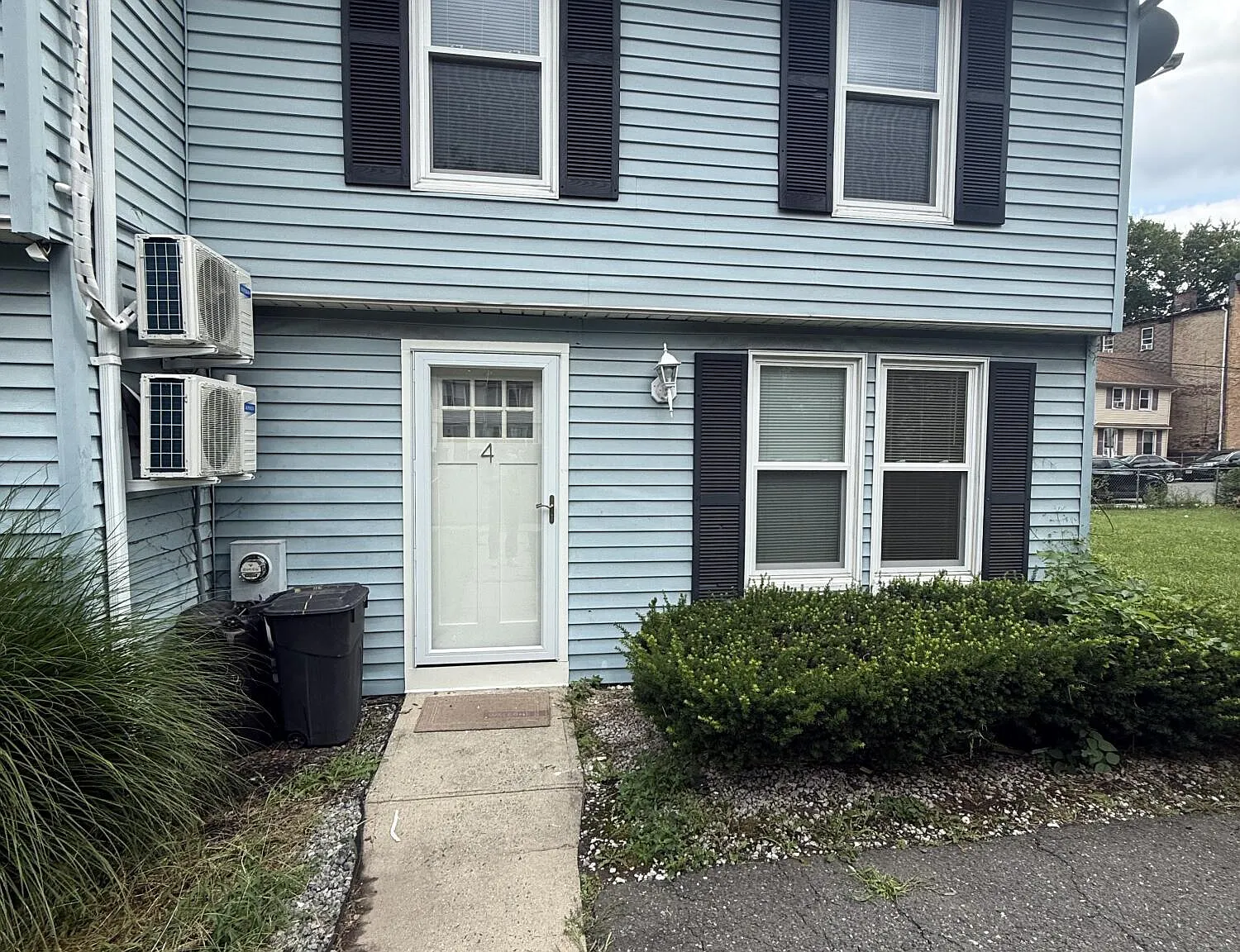 3 bed, 1.5 bath, 1080 sqft, $2,700 — Photo 1