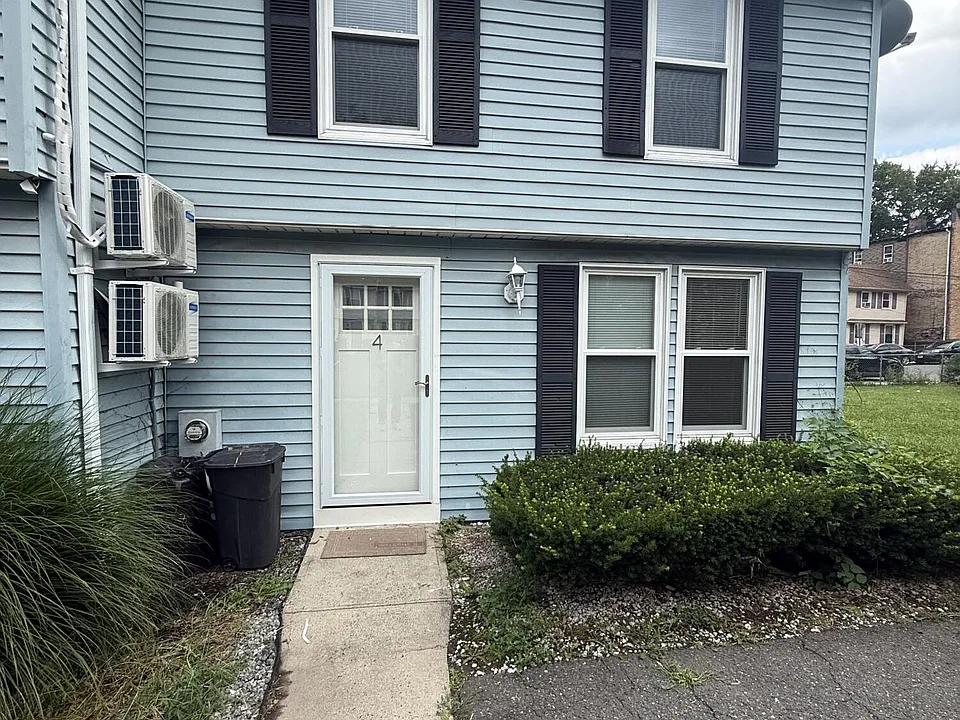 81 N Day St #4