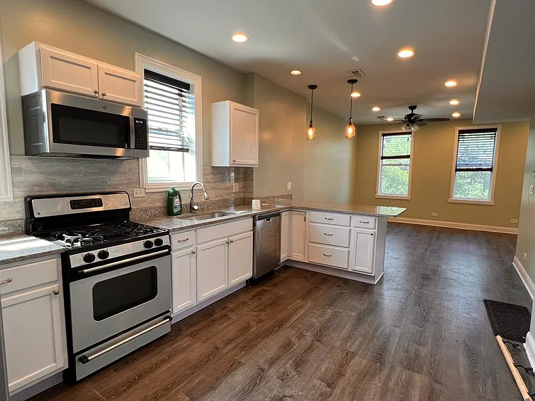 1623 S Loomis St #2 — Photo 4