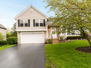 1756 Somerfield Ln, Crystal Lake, IL 60014