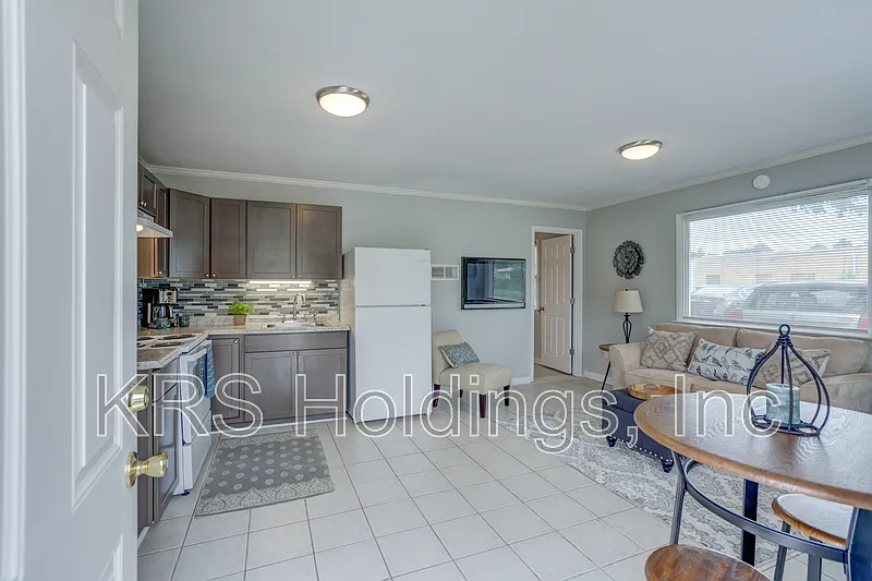 1 bed, 1.0 bath, 689 sqft, $1,195 — Photo 2