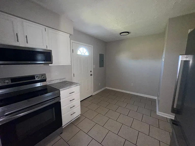 107 Grogan Cir — Photo 9