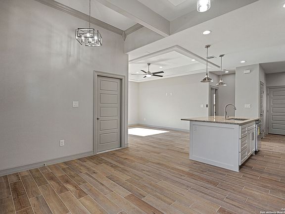 5th image of 1080 Whispering Hills Dr