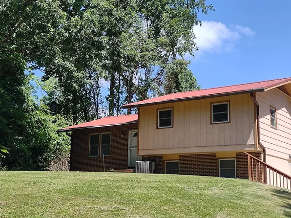 717 Connor Ave, Hendersonville, NC 28791