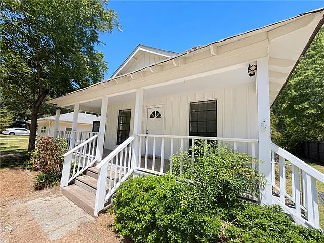 2 bed, 1.0 bath, 1000 sqft, $1,350 — Photo 2