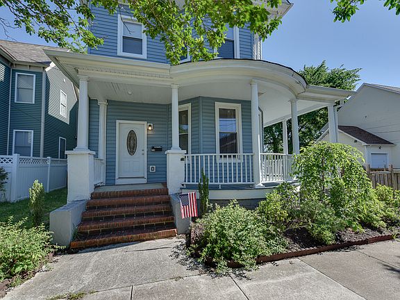 3rd image of 214 W 32nd St