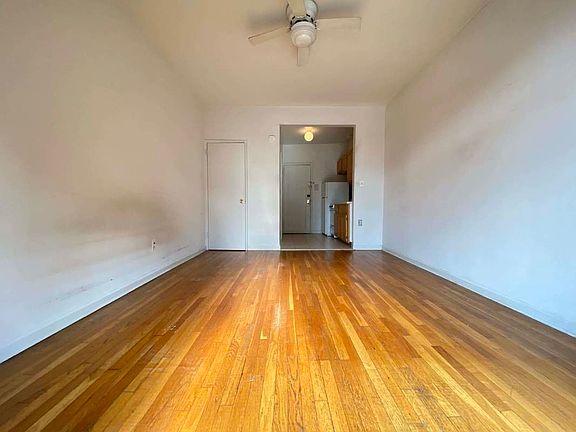4th image of 248 W 21st St #4C2