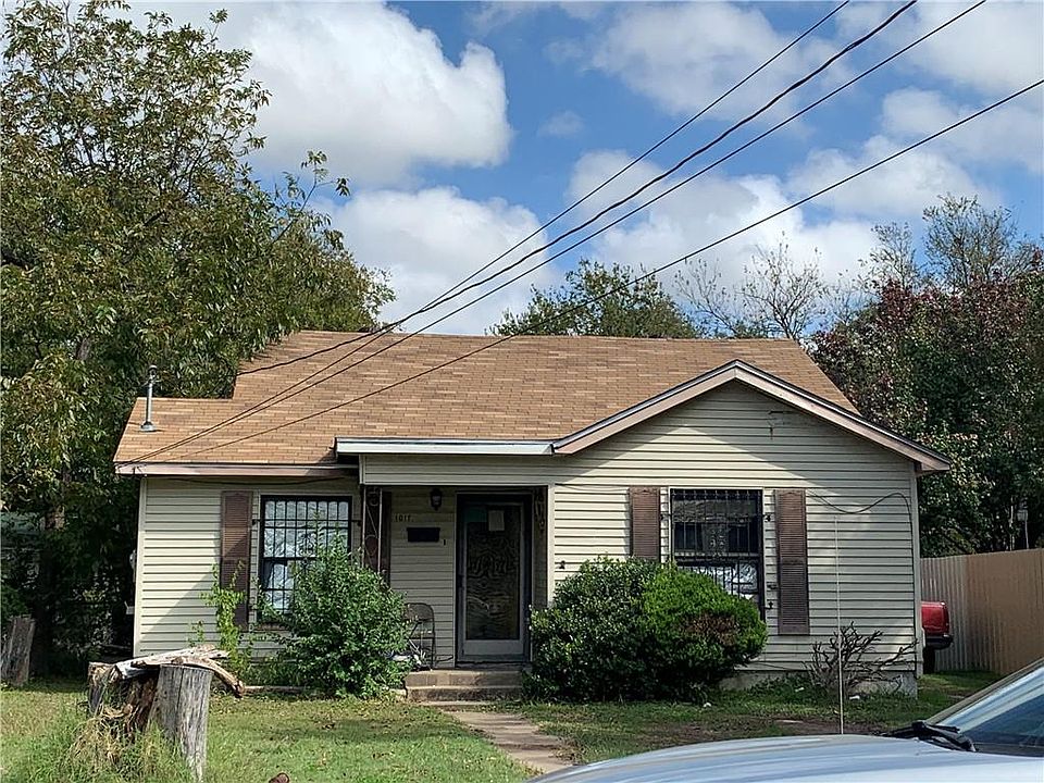 2nd image of 1017 Maxfield St