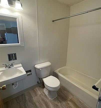5th image of 1406 N Mantorville Ave #4
