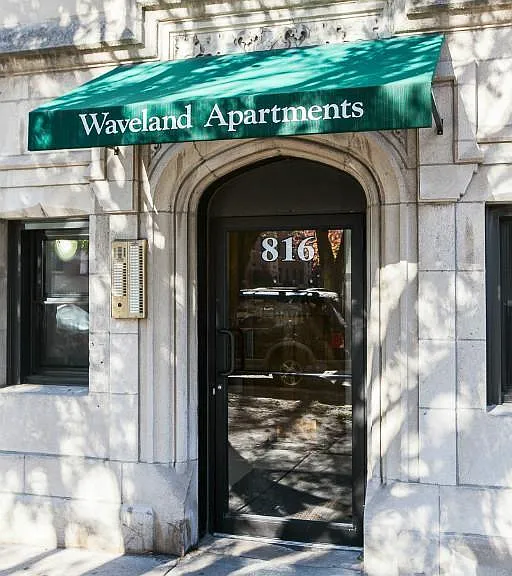 830 W Waveland Ave — Photo 1