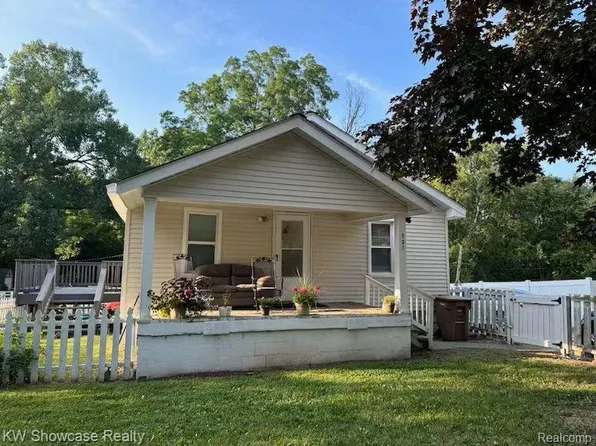 721 Clara Ave, Pontiac, MI 48340