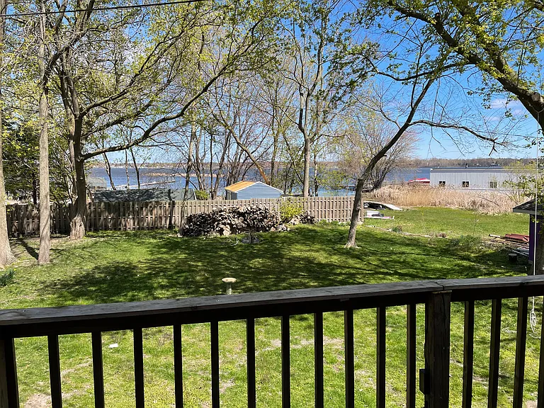 1707 Pennoyer Ave — Photo 3