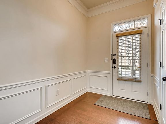 4th image of 2456 Norwood Dr SE