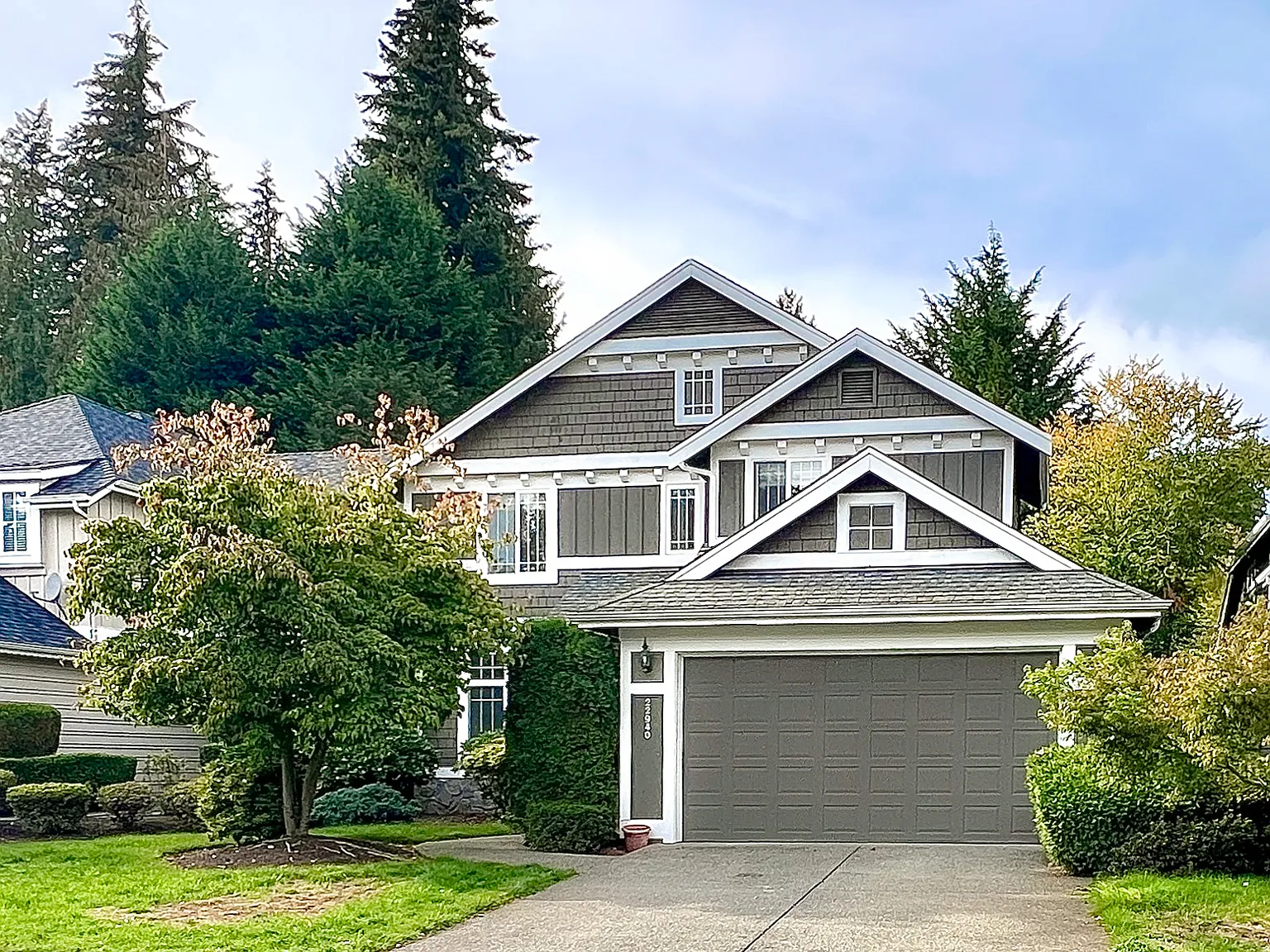 4 bed, 2.5 bath, 2510 sqft, $4,200 — Photo 2