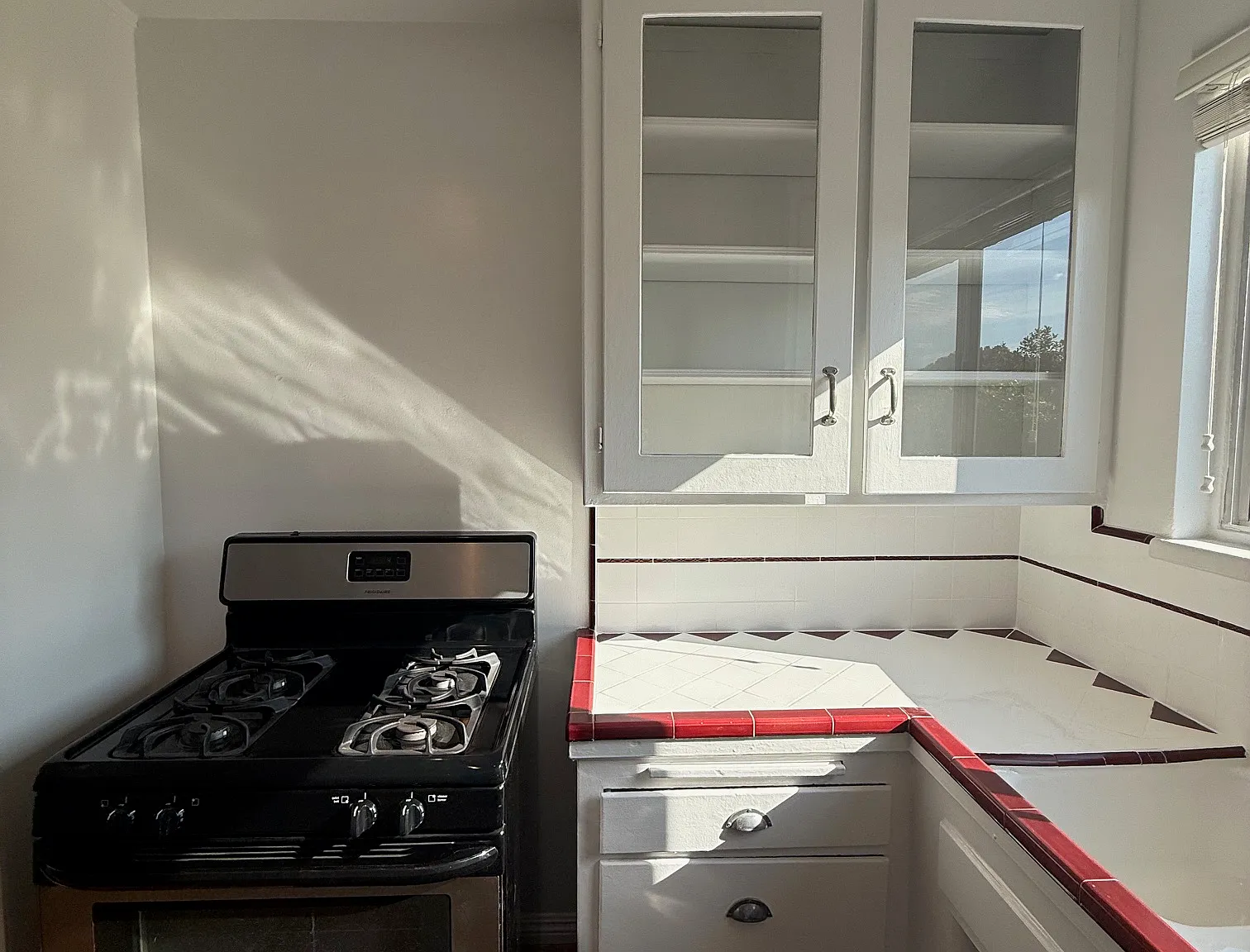1 bed, $2,400 — Photo 3