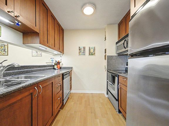 4th image of 1508 Mariner Walk #508