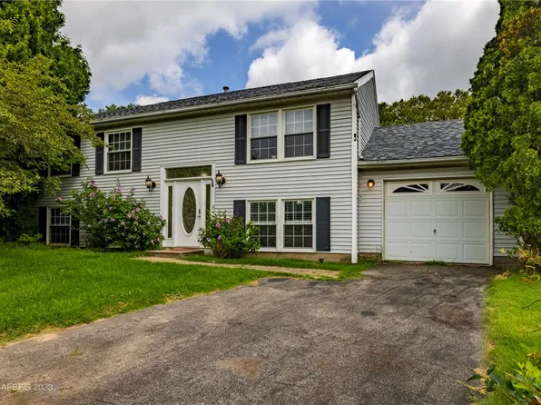 34 Shadbush Way, West Henrietta, NY 14586