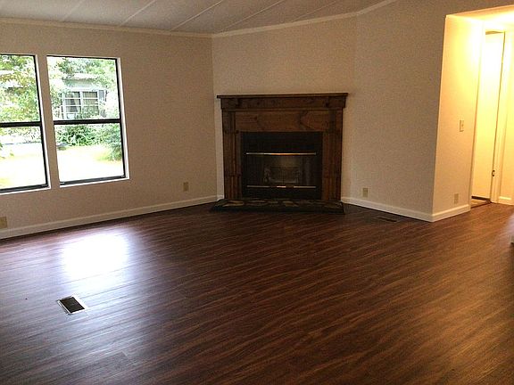 5th image of 4136 Woodland Cir