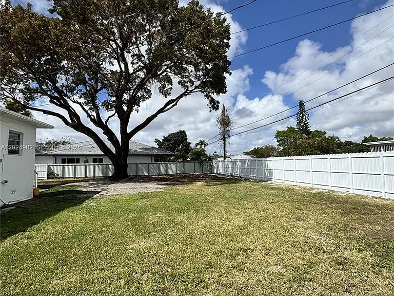 5353 SW 6th St — Photo 14