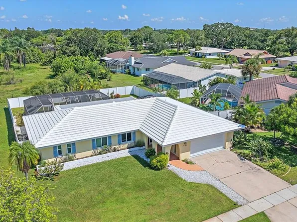 2737 Cardwell Way, Sarasota, FL 34231