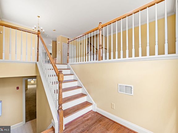 5th image of 34 Shoreham Dr