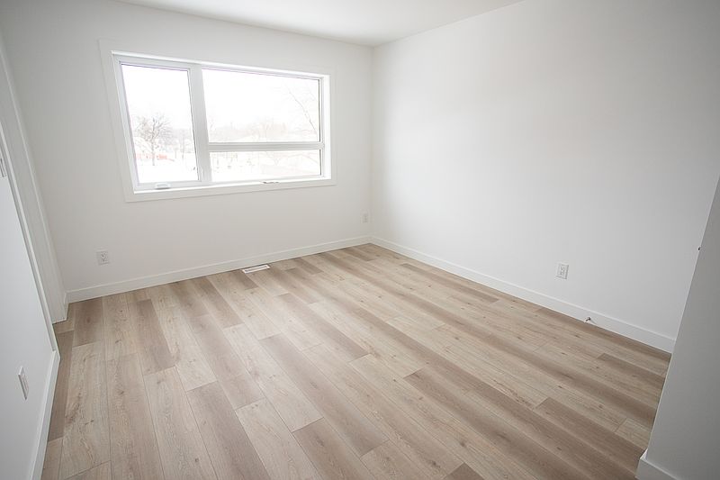 Winnipeg Apartment for rent - 3 Bedrooms — photo 4