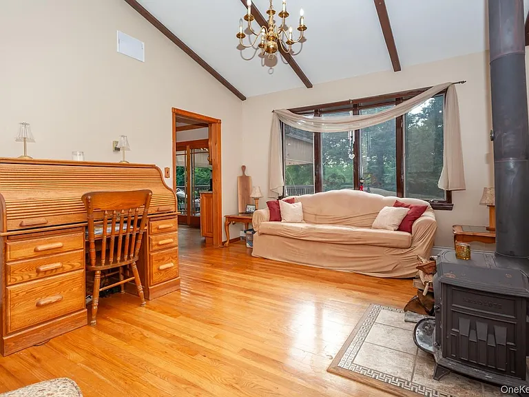 15 Cindy Ln — Photo 8