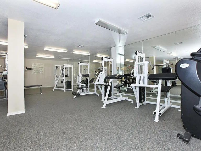 ONE MONTH FREE! APPLY FREE! VIRTUAL TOURS! — Photo 14