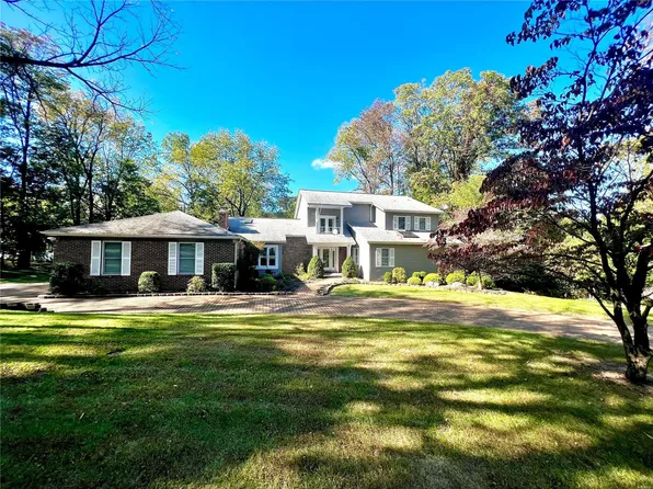 61 Garden Ln, Maryland Heights, MO 63043