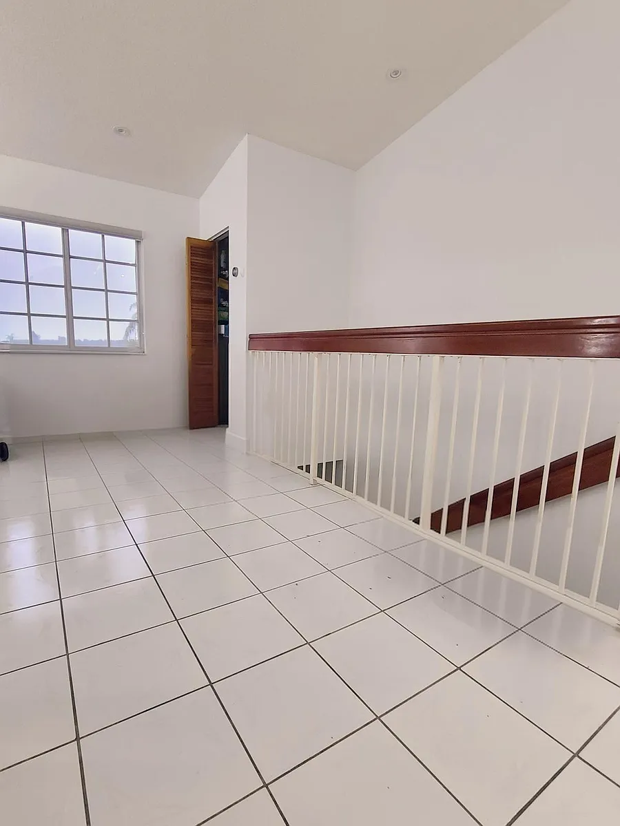 Building Photo - 2210 W 74th St #202