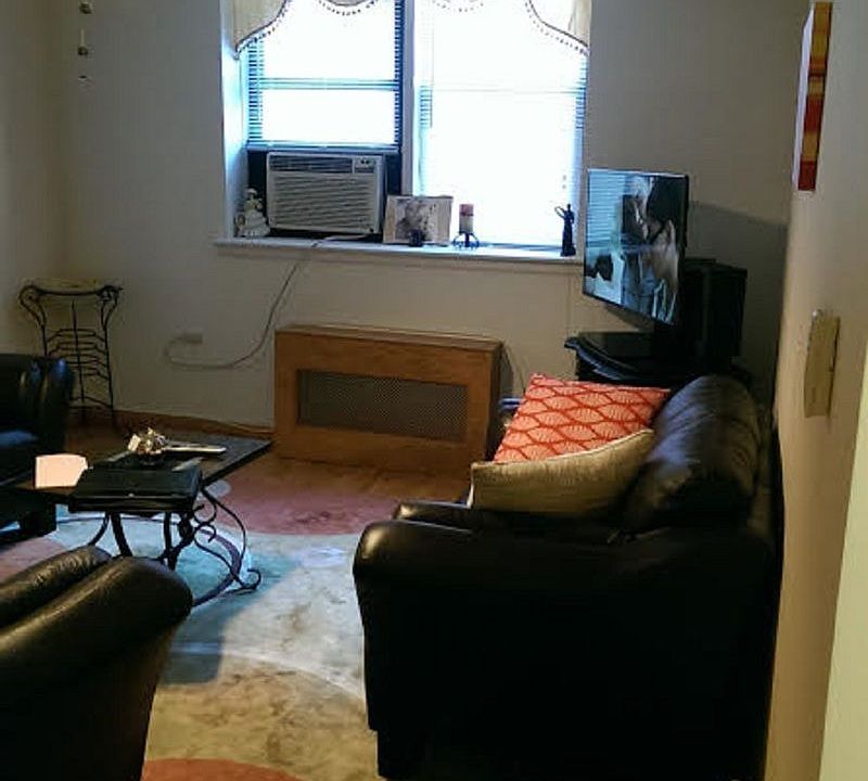 1st image of 3221 Emmons Ave #116