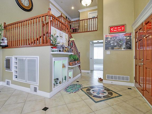 3rd image of 3102 McLaughlin Ave