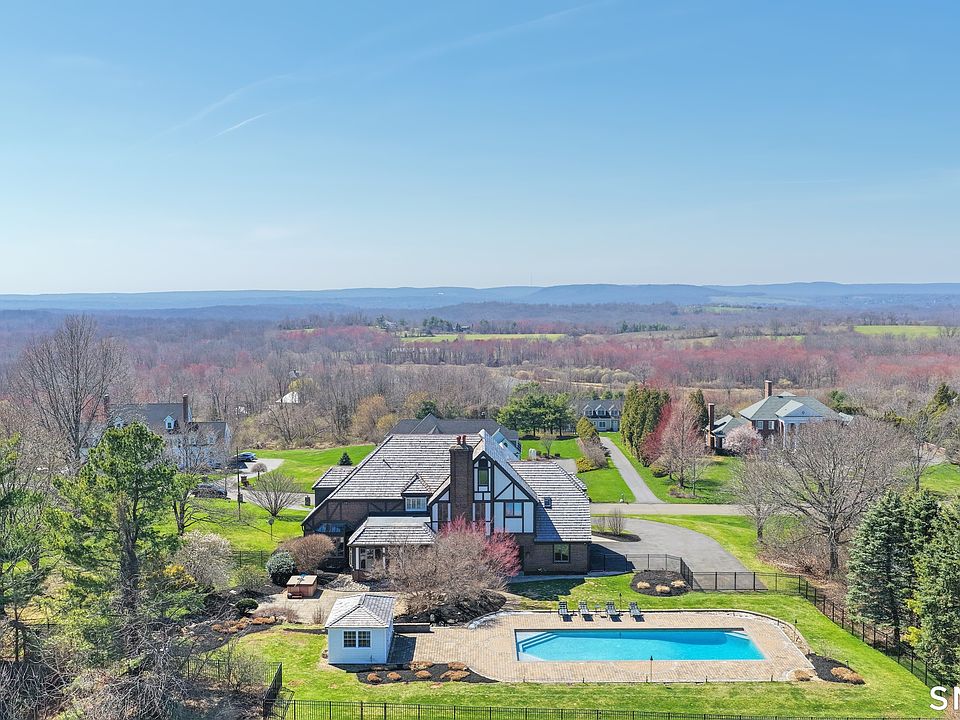 14 Turnberry Road, Wallingford, CT 06492 | MLS #24162999 | Zillow