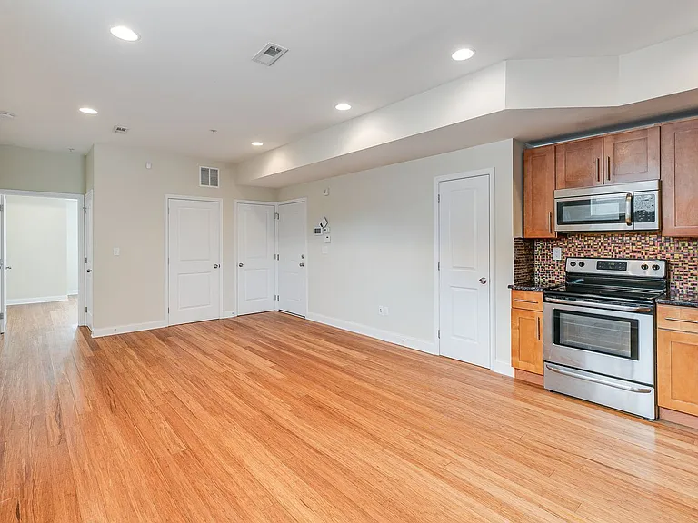 1633 Carpenter St #C — Photo 4