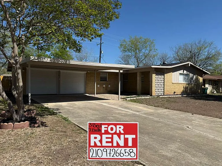 317 E Lindbergh Blvd — Photo 1