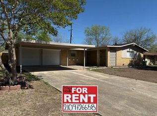 317 E Lindbergh Blvd, Universal City, TX 78148