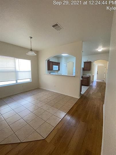 1st image of 141 Ashwood N #1