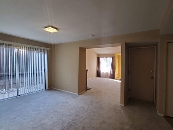 4th image of 502B Hyacinth Ct
