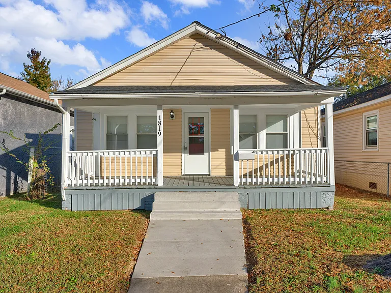 1819 Harwood St — Photo 2