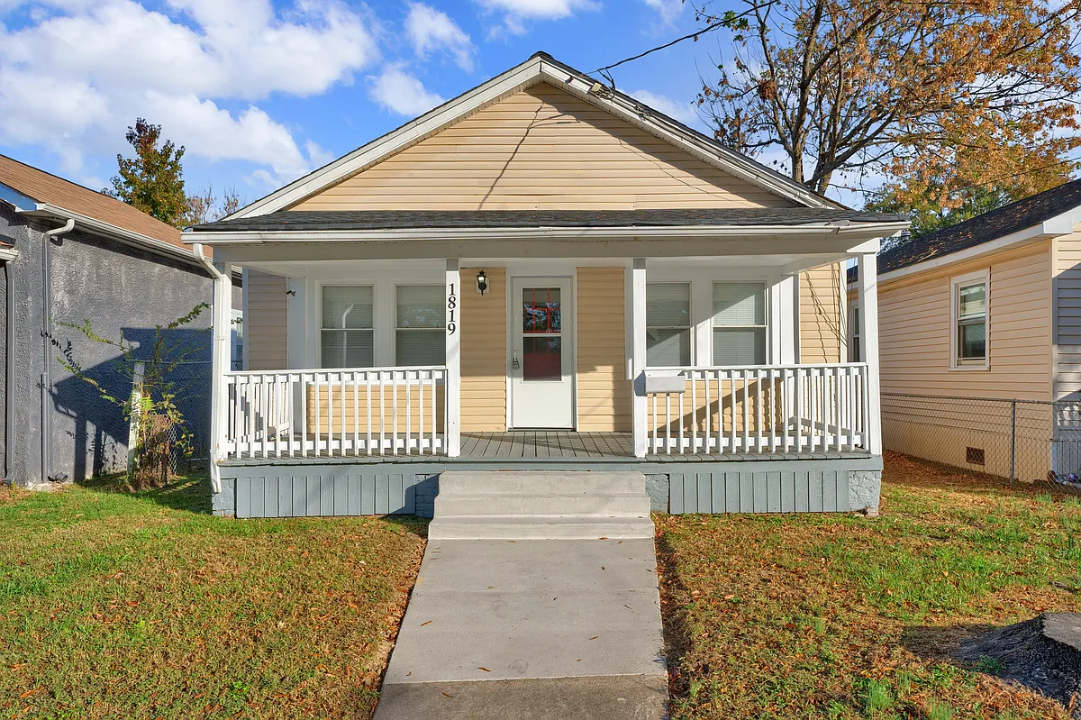 Building Photo - 1819 Harwood St