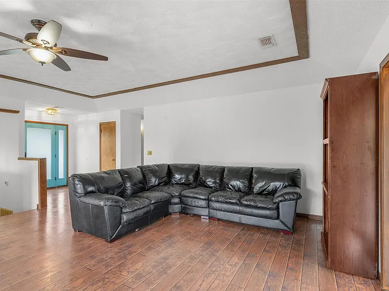 21205 National Dr — Photo 11