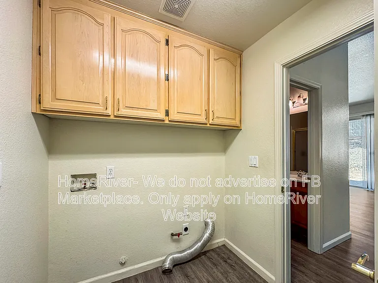 2128 Topham Ct — Photo 8