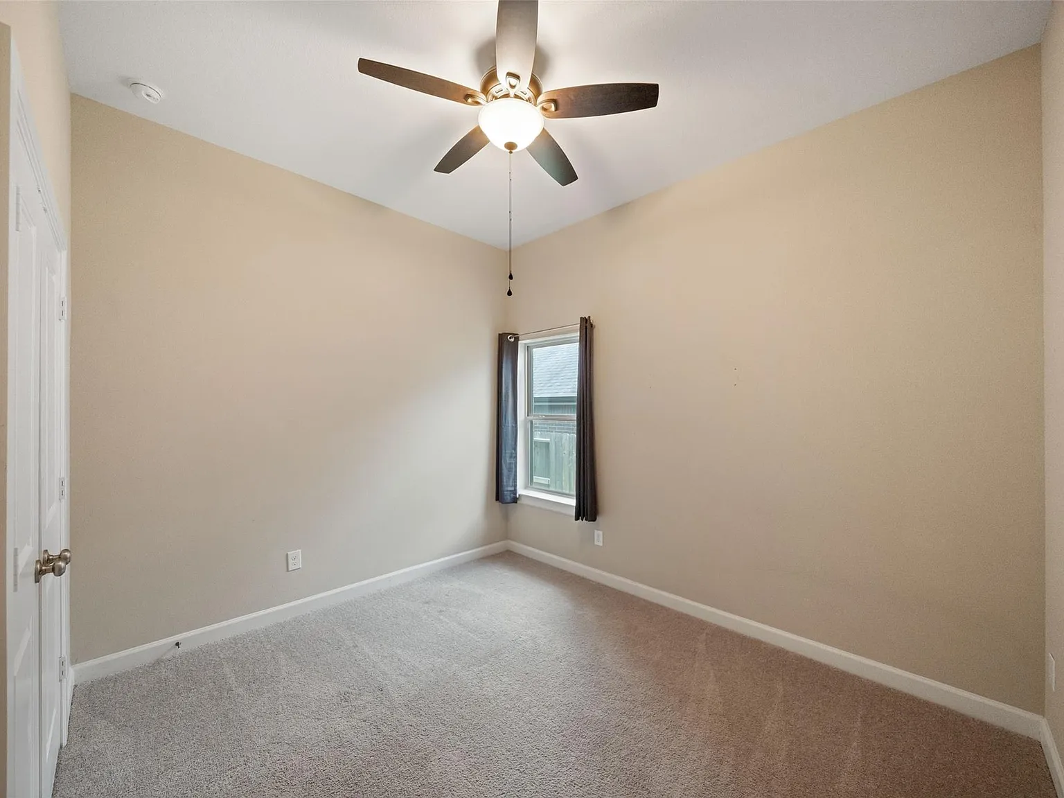 3 bed, 2.0 bath, 1703 sqft, $2,100 — Photo 3