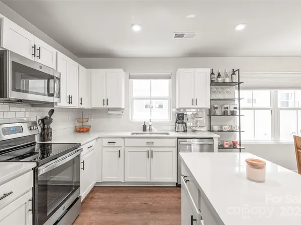 5023 Daybell St, Charlotte, NC 28214