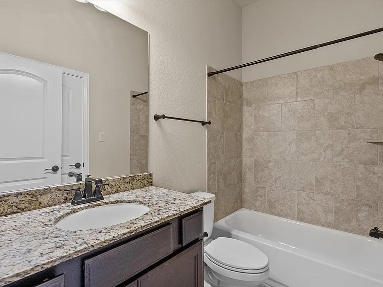 2524 Davis Prairie Ln — Photo 34