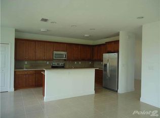 9881 NW 9th St, Miami, FL 33172