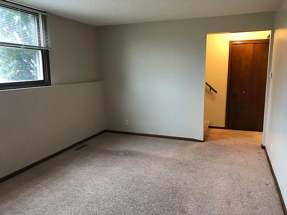 5th image of 671 Ottawa Ave